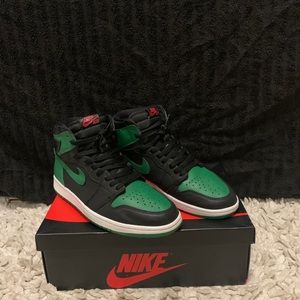 Pine green Jordan 1s Og all